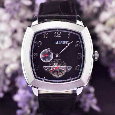 传统系列枕形陀飞轮腕表 方寸之间的“圆舞曲”